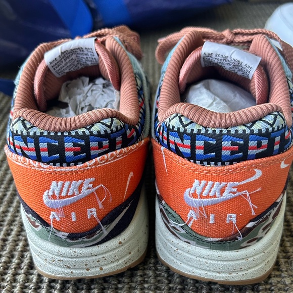 Nike Airmax Concepts Sneakers - Picture 3 of 4